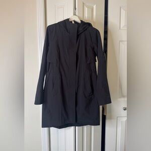 Lululemon Athletica black Rain Rebel jacket like new size 6